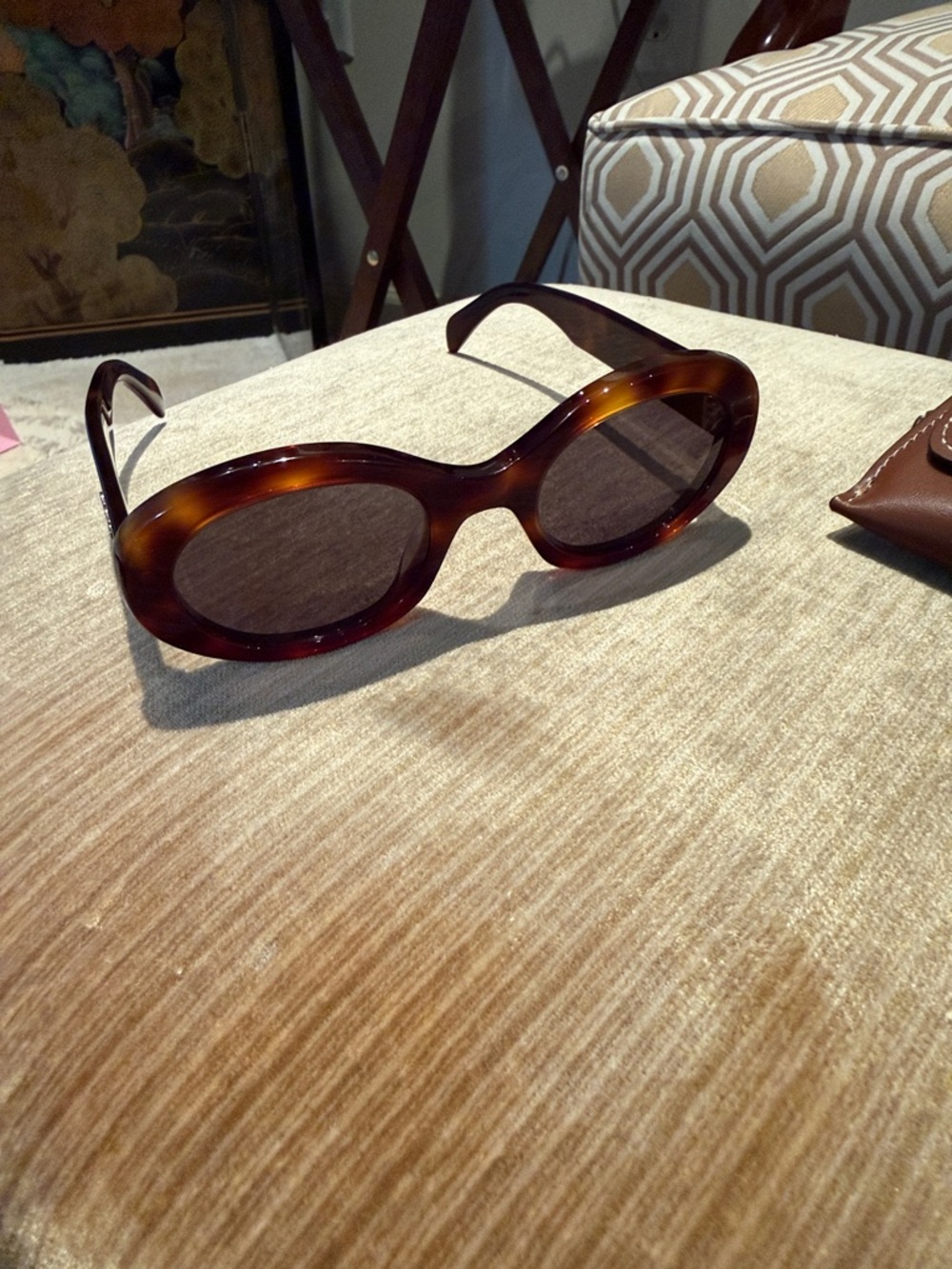 Celine Triomphe CL40194U Oval Sunglasses with Matching Brown Case - Picture 5 of 7